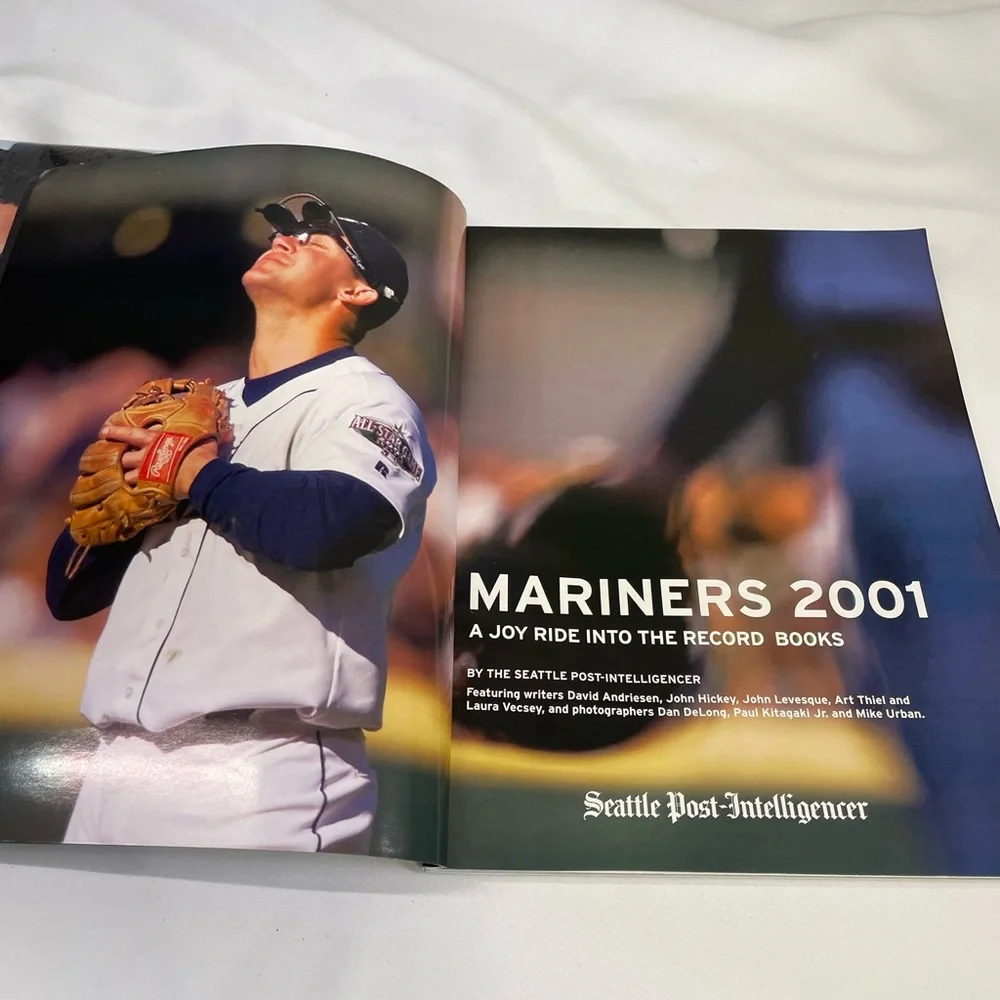 VTG Mariners 2001: A Joy Ride into the Record Books & pet calendar bundle